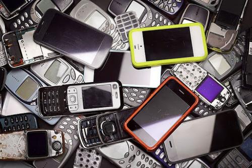 امسال ۵ میلیارد تلفن همراه دور ریخته می شود
