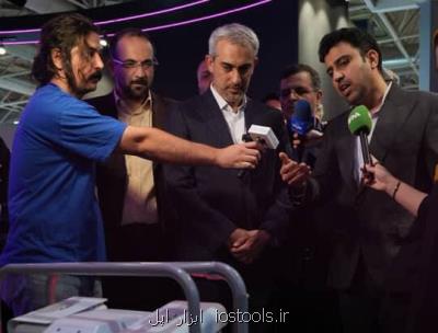 بازدید وزیر امور اقتصادی و دارایی از غرفه رایتل در نمایشگاه الکامپ ۱۴۰۴