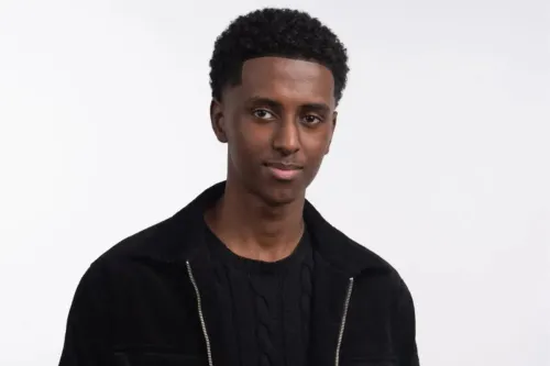 درآمد نجومی یک دانش آموز با گوشی موبایل